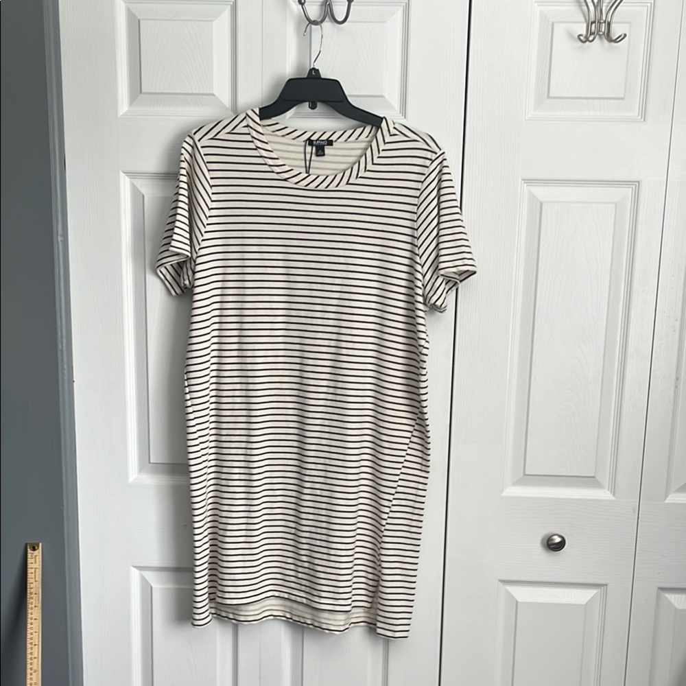 Buffalo T-shirt Dress NWT Size XL Cream and Black Striped Short Sleeve